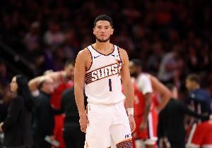 效率不俗！布克半场10投6中 拿下16分2篮板3助攻1盖帽