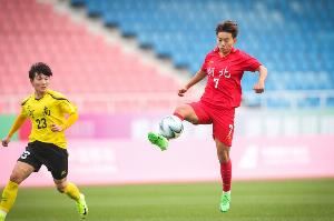 全运女足决赛湖北队vs江苏队首发:王霜、吴海燕、李梦雯登场